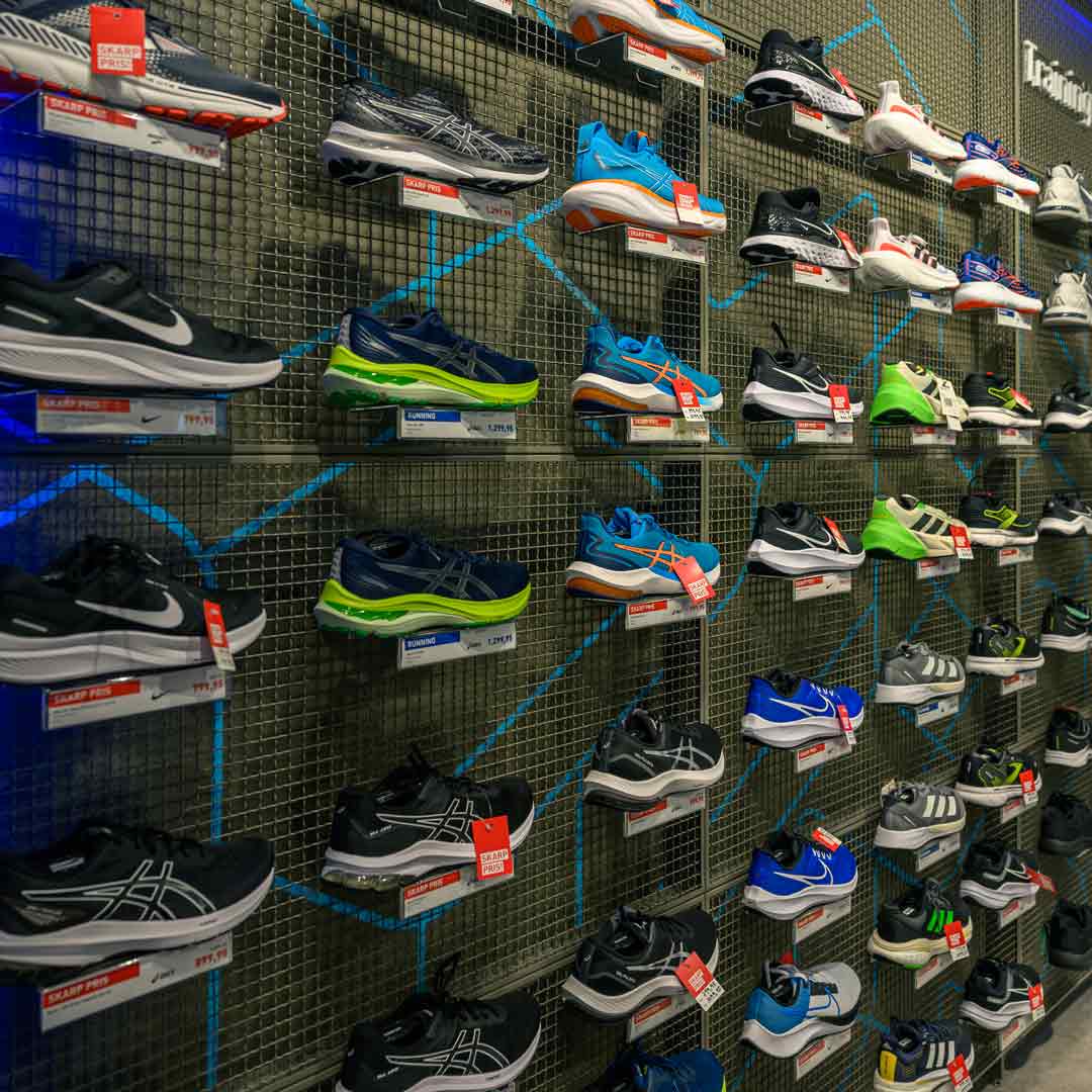 Intersports udvalg af sneakers fra mærker som Nike, Adidas, Asics m.fl. 